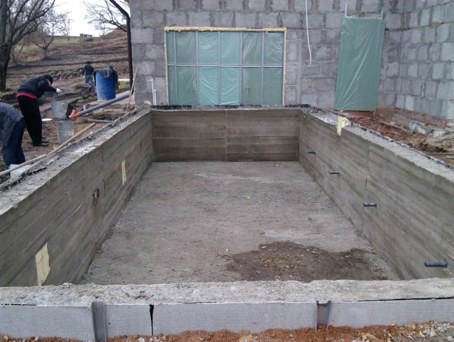 Готовое бетонное основание для бассейна