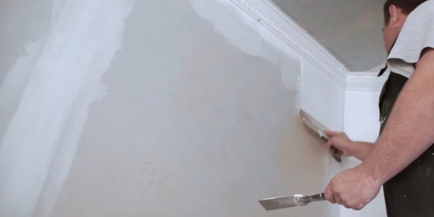 Как выровнять стены шпаклёвкой: двигайтесь с необработанной поверхности на уже покрытую