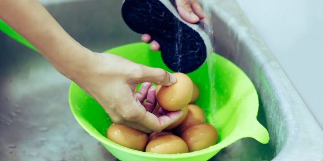 Как варить яйца вкрутую: вымойте
