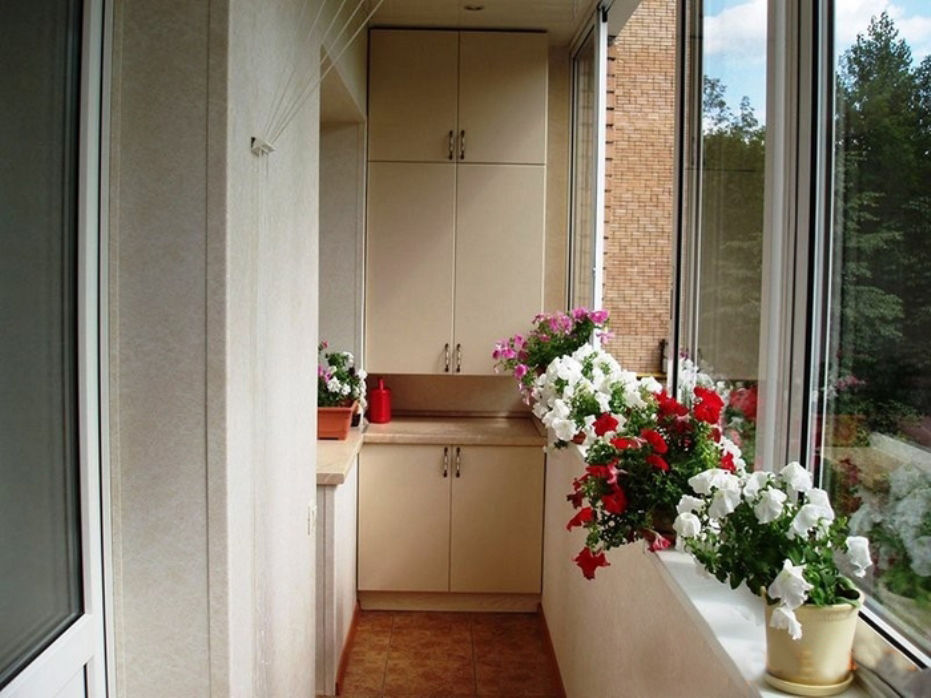 Шкафчики на балконе: 40 уютных идей для обустройства, фото № 8