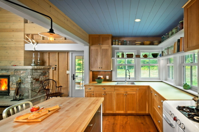 потолок голубого цвета на кухне