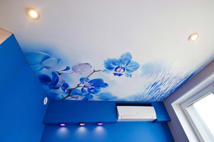 потолок с фотопечатью в виде орхидеи