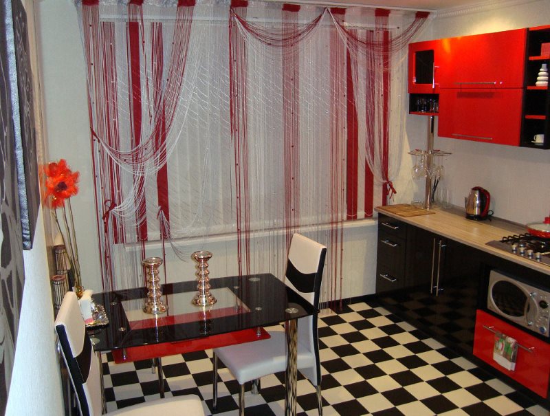 Черный и красный цвета в оформлении кухонного пространства