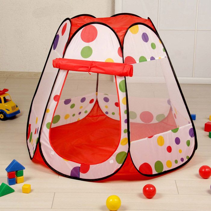 Неплохая идея маленькой собачки – манеж из детской игровой палатки