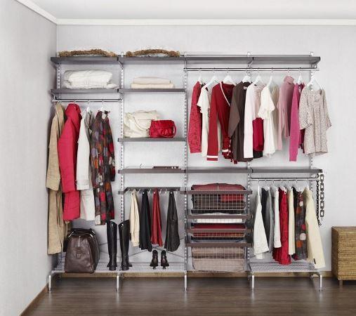 Гардеробная — это небольшая комната для хранения одежды, поэтому она должна быть удобной и практичной