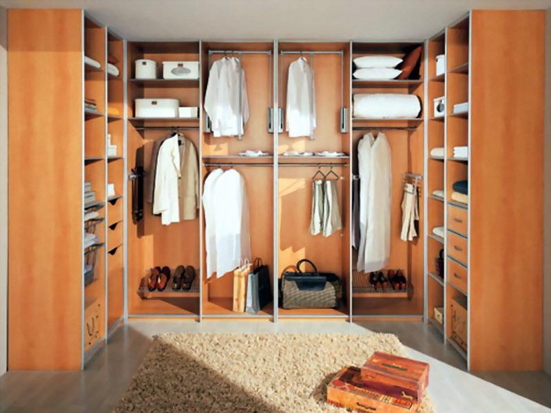 Классическая отделка гардеробной комнаты