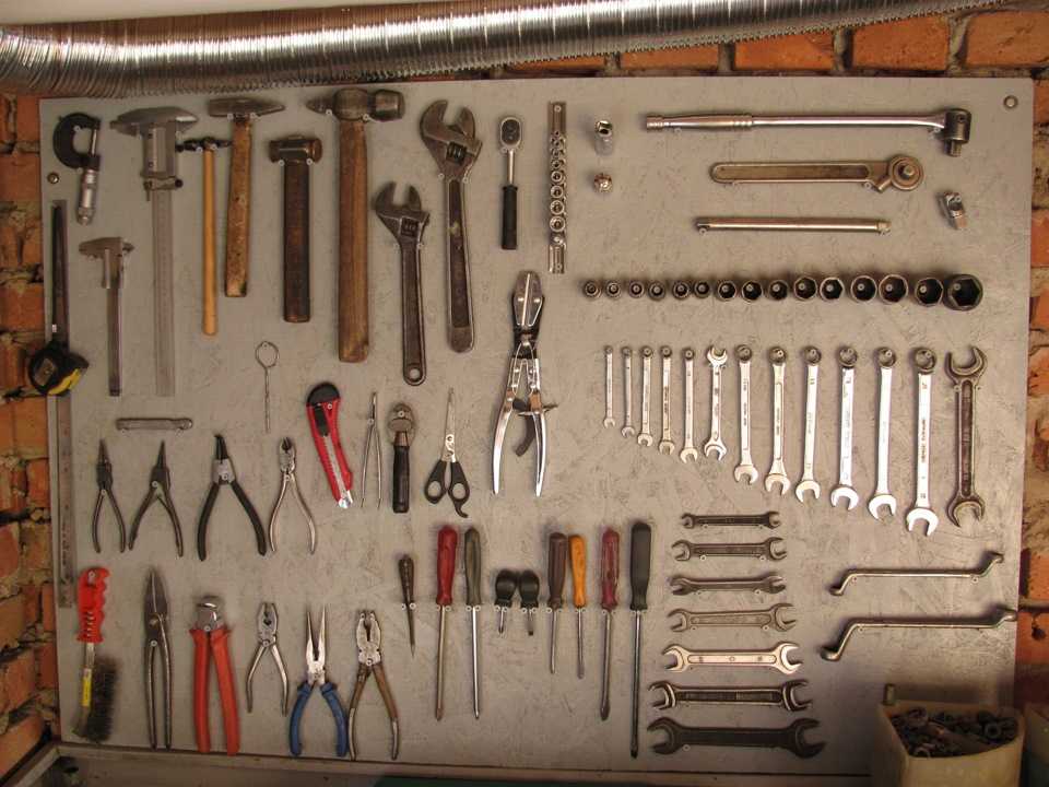 Как сделать полки для инструмента в гараже своими руками