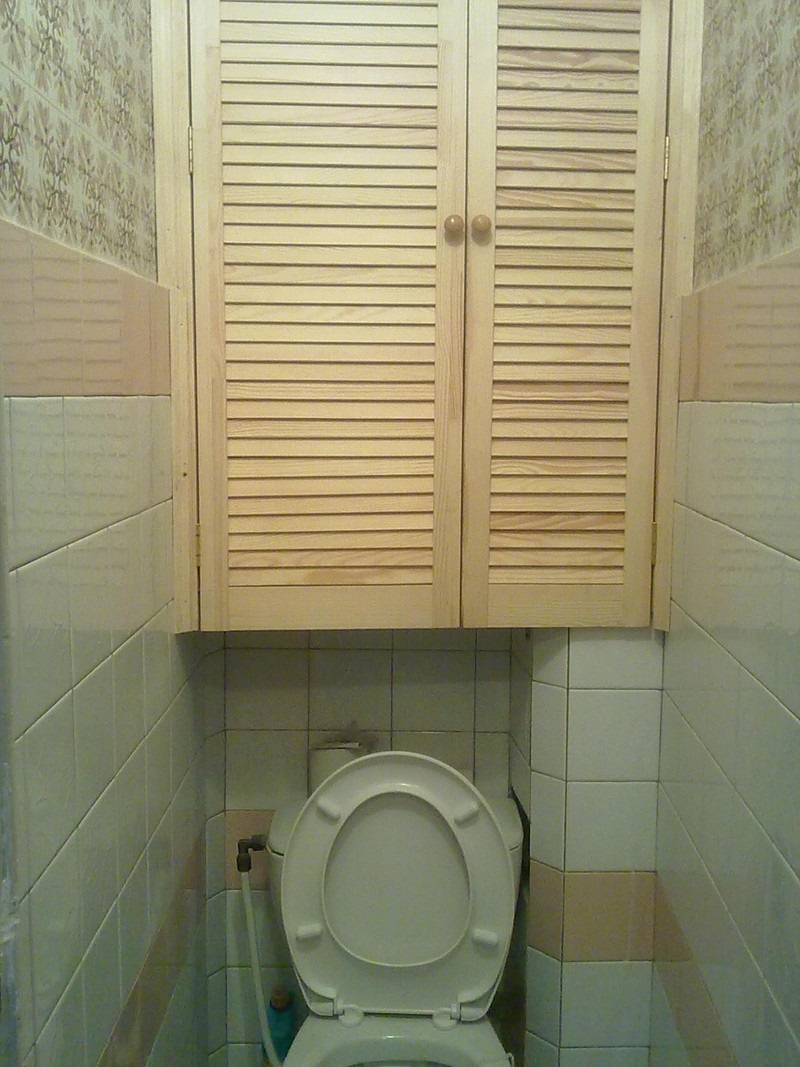 шкаф в туалет из дерева