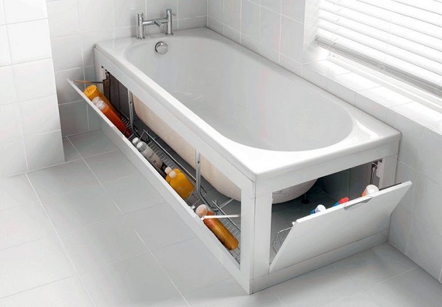 Пространство под ванной может использоваться с пользой. То есть быть зарытым хранилищем для необходимой в ванной комнате утвари, но при необходимости – обеспечивать быстрый доступ ко всем коммуникациям.