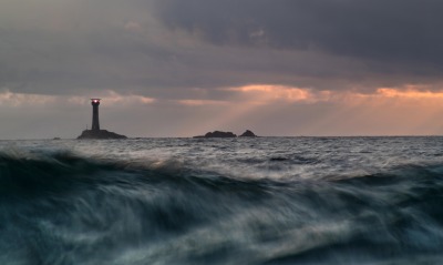 маяк волна море
